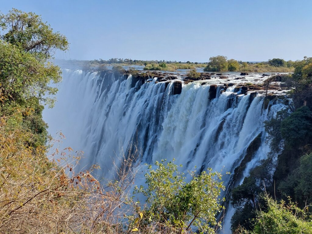 Tintswalo and Sussi & Chuma with Wandering Thru